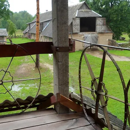 Viruna Farm Lantgård Kiraste